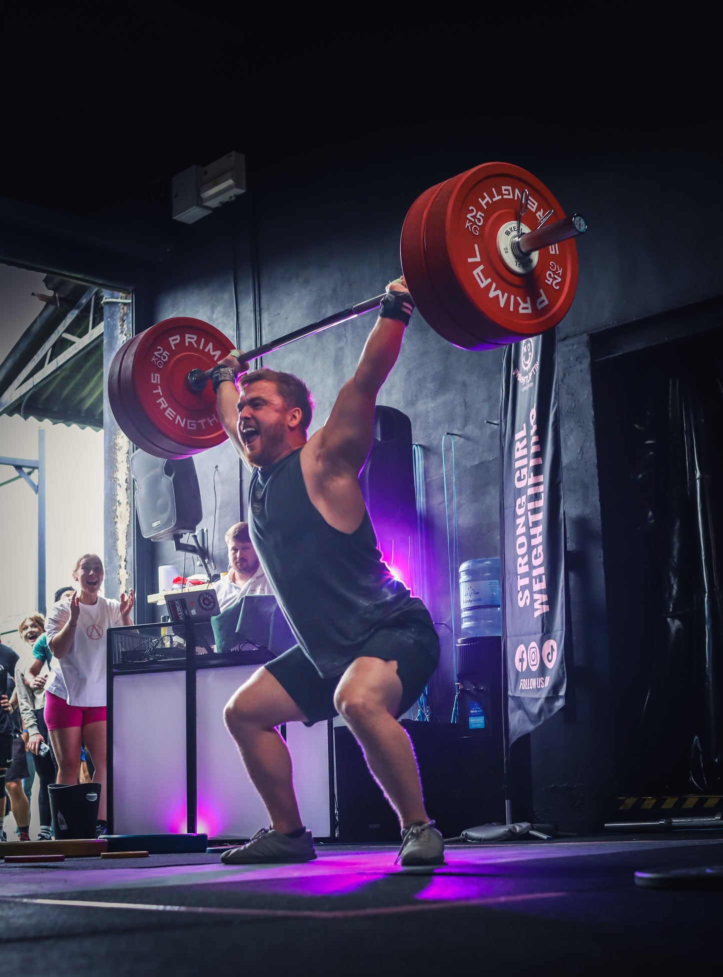 STRONG GIRL WEIGHTLIFTING